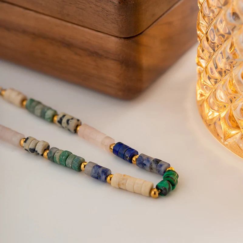 Bracelet Bohema – Chaîne dorée & pierres naturelles (style bohème chic)