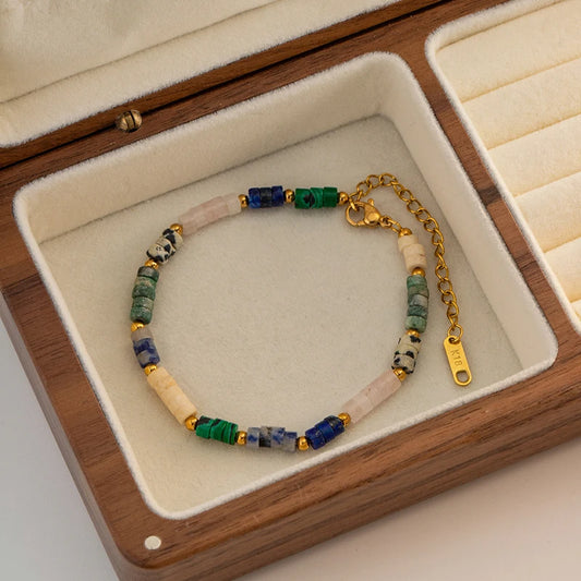 Bracelet Bohema – Chaîne dorée & pierres naturelles (style bohème chic)